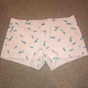 Chip & Pepper blue white pineapple jean shorts
